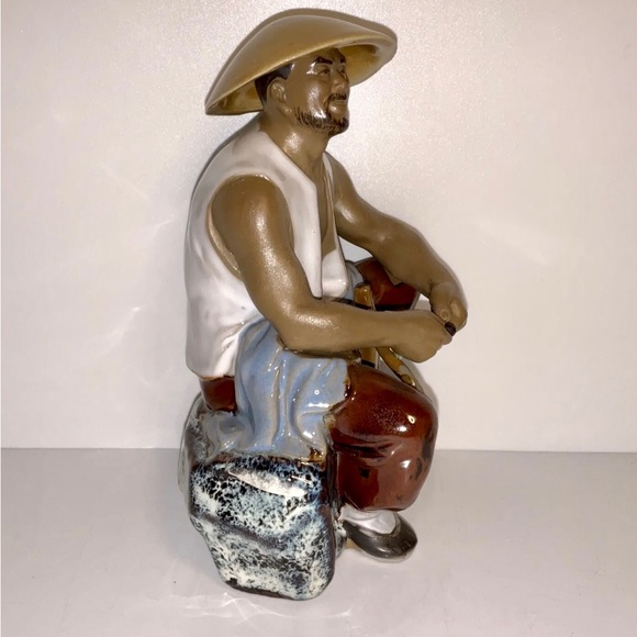 Vintage Man Wearing Hat, Seated With Hammer Glazed Mudware Figurine - Picture 3 of 12